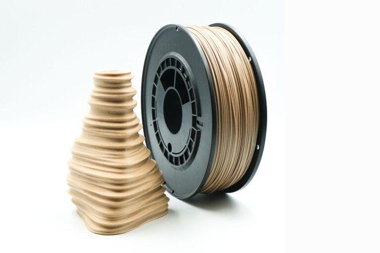 Wood-look pen holder